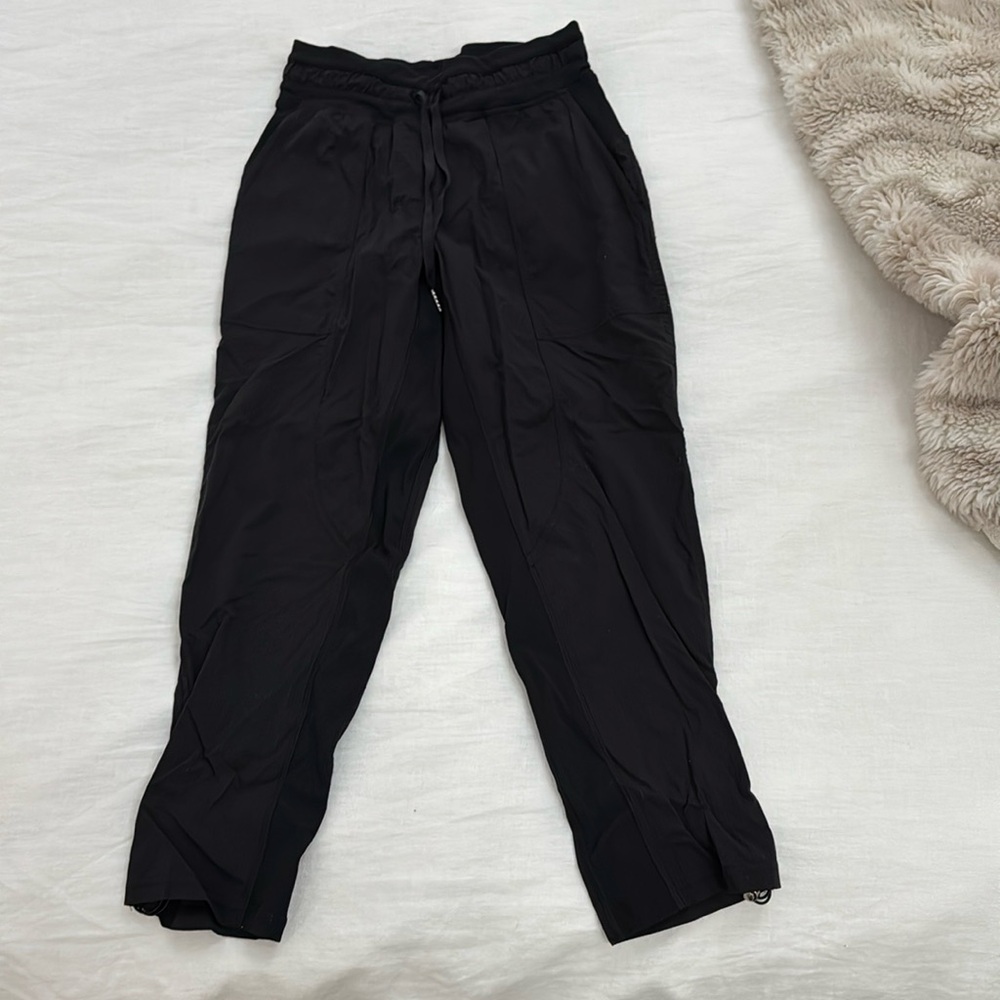 Lululemon dance studio crop size2